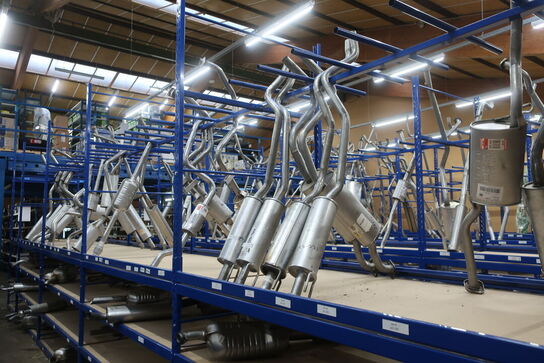 Varelager af udstødning m.v. samt reoler hertil