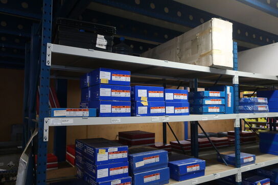 8 fag lagerreoler med indhold