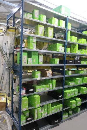 26 fag lagerreoler med indhold