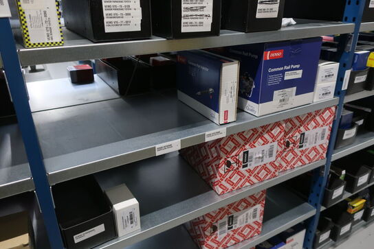 8 fag lagerreoler med indhold