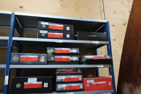 4 fag lagerreoler med indhold