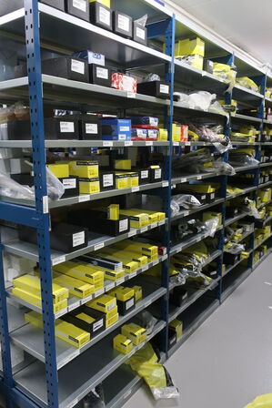 20 fag lagerreoler med indhold