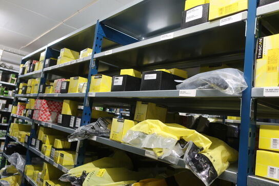 20 fag lagerreoler med indhold