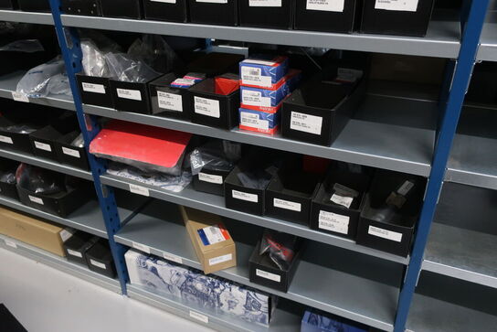 12 fag lagerreol med indhold