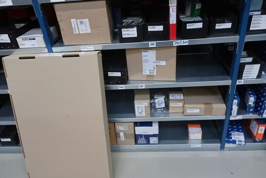 12 fag lagerreol med indhold