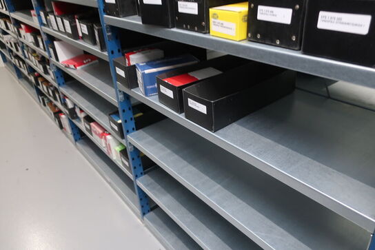 12 fag lagerreol med indhold