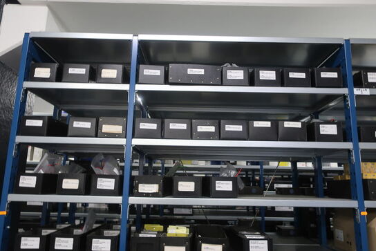 30 fag lagerreoler med indhold