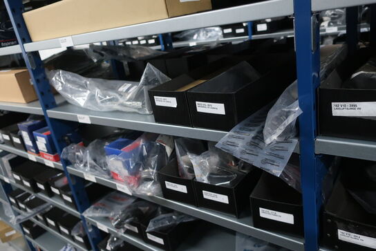 12 fag lagerreol med indhold