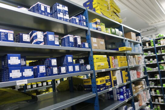 20 fag lagerreoler med indhold