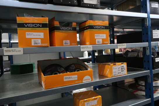 22 fag lagerreoler med indhold