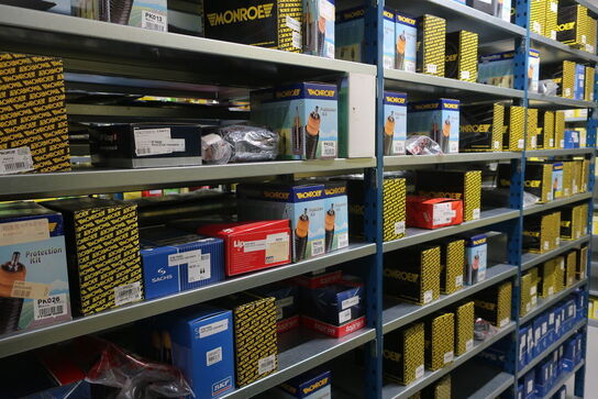 24 fag lagerreoler med indhold