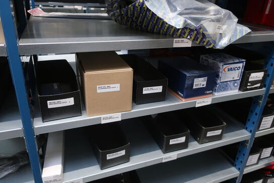 12 fag lagerreol med indhold