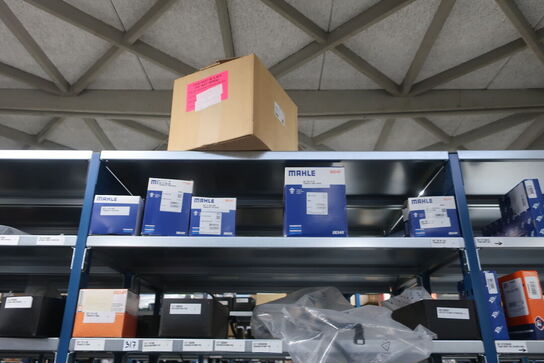 12 fag lagerreol med indhold