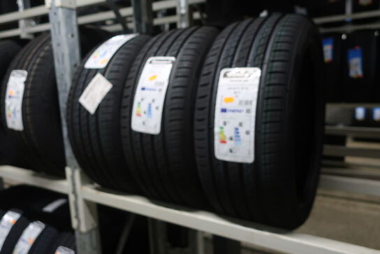 3 stk. dæk BARUM 225/40 R 18 XL 92 Y