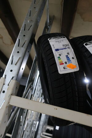 Dæk BARUM 165/60 R 15 77 T