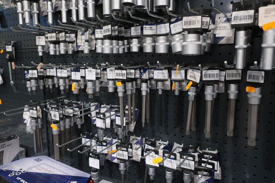 Diverse toppe på tavle BATO 