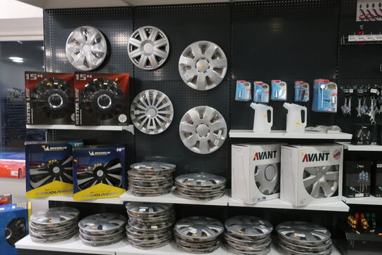 Diverse hjulkapsler samt kander 