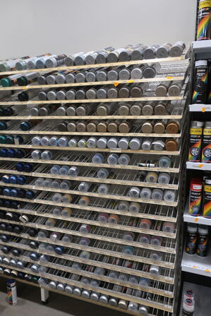 Spraymaling samt reol hertil MOTIP 