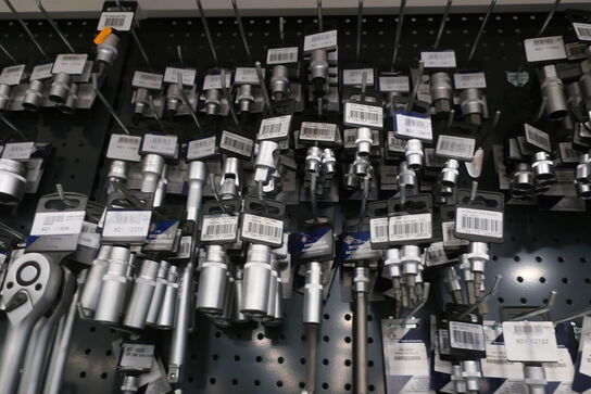 Diverse toppe på tavle BATO 