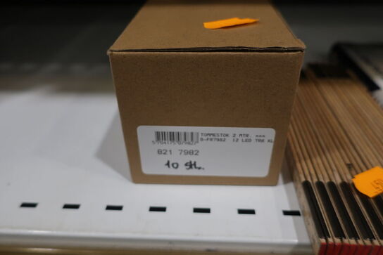 3 stk. skydelære samt 12 stk. tommestokke 