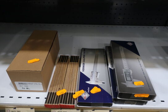 3 stk. skydelære samt 12 stk. tommestokke 