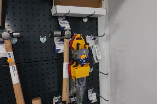 Diverse hammer på tavle 