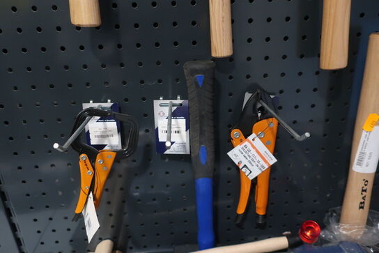 Diverse hammer på tavle 