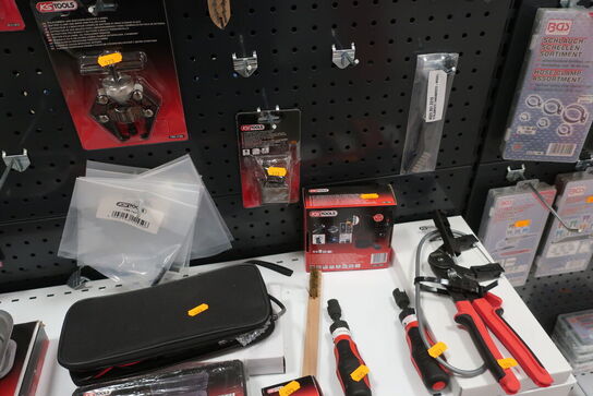 Diverse aftrækkere, børster m.v. 