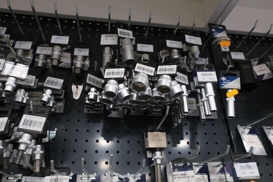 Diverse toppe på tavle BATO 