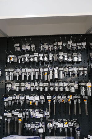 Diverse toppe på tavle BATO 