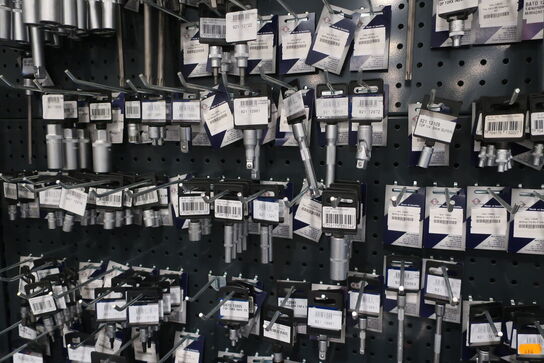 Diverse toppe på tavle BATO 