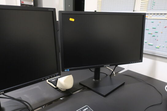 El. hæve/sænke skrivebord med indhold samt kontorstol 