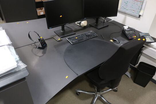 El. hæve/sænke skrivebord med indhold samt kontorstol 