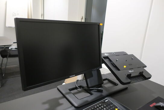 El. hæve/sænke skrivebord med indhold samt kontorstol 