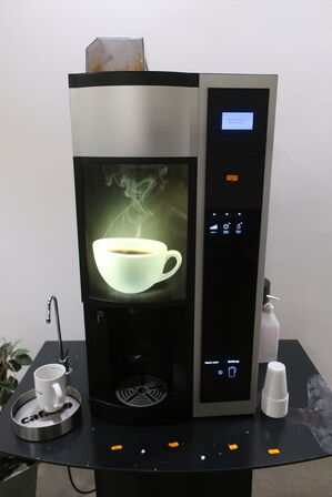 Kaffeautomat WITTENBORG FB7100 samt bord og vanddispenser