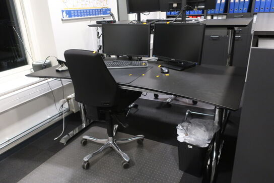 El. hæve/sænke skrivebord med indhold samt kontorstol 