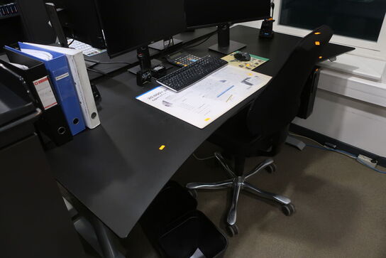 El. hæve/sænke skrivebord med indhold samt kontorstol 