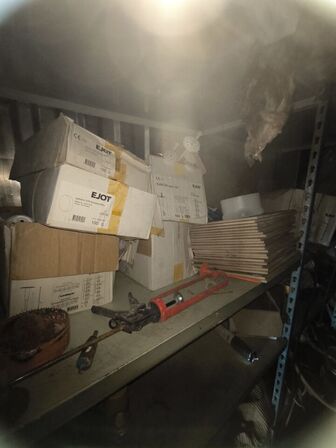 40 fods container med stiger, varelager, div. Værktøj m.m.