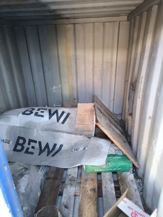 8 fods container med indhold