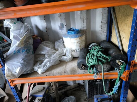 20 fods container med varelager, værktøj m.m.