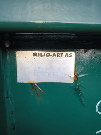 Affaldscontainer med indhold MILJØ-ART AS