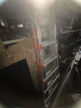 40 fods container med stiger, varelager, div. Værktøj m.m.