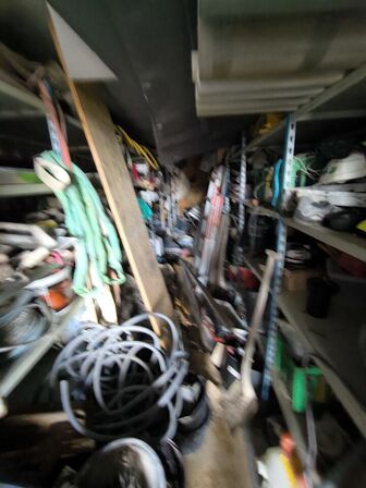 40 fods container med stiger, varelager, div. Værktøj m.m.