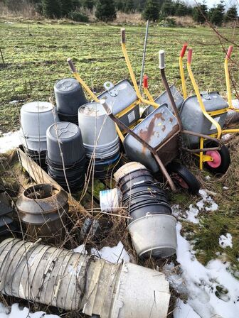 Div. Trillebøre, murespande, afspærringstolper m.m.