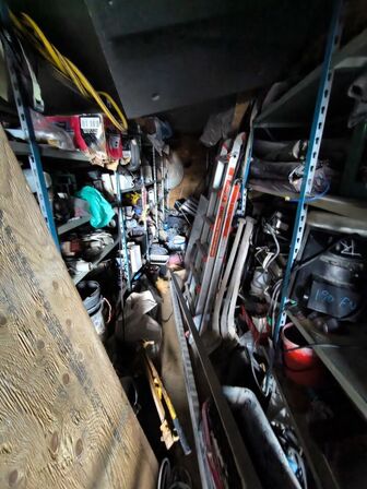 40 fods container med stiger, varelager, div. Værktøj m.m.