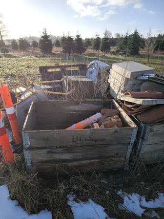 2 stk. trillebøre, betonblokke, div. Varelager m.m.