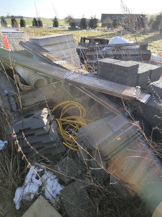 2 stk. trillebøre, betonblokke, div. Varelager m.m.