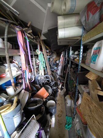 40 fods container med stiger, varelager, div. Værktøj m.m.