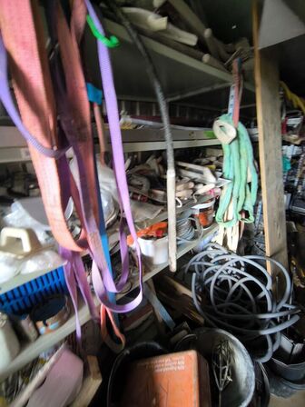 40 fods container med stiger, varelager, div. Værktøj m.m.