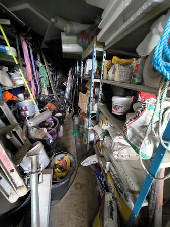 40 fods container med stiger, varelager, div. Værktøj m.m.